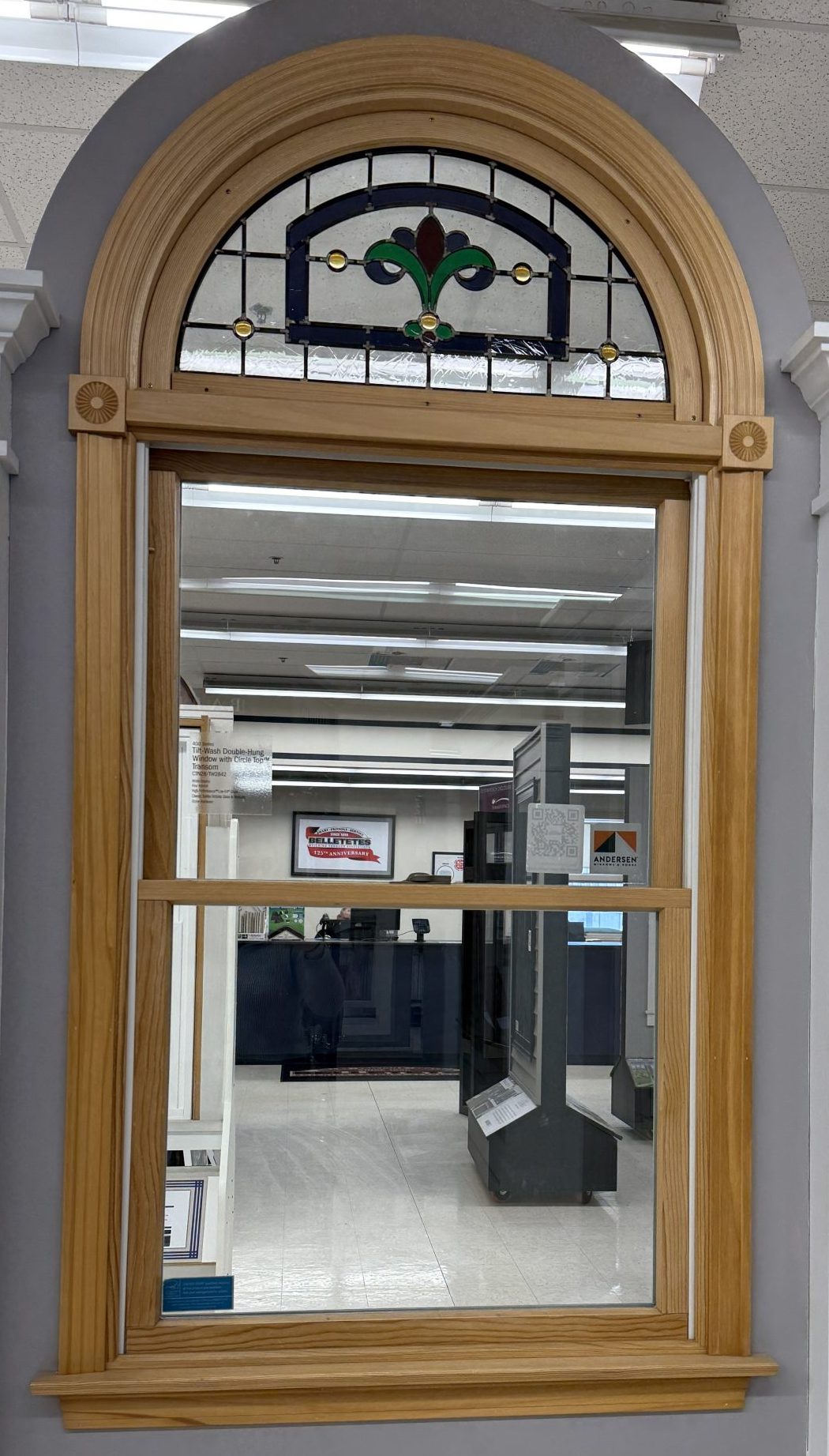 Tilt Wash Double Hung Window w/ Decorative Glass Circle Top Transom